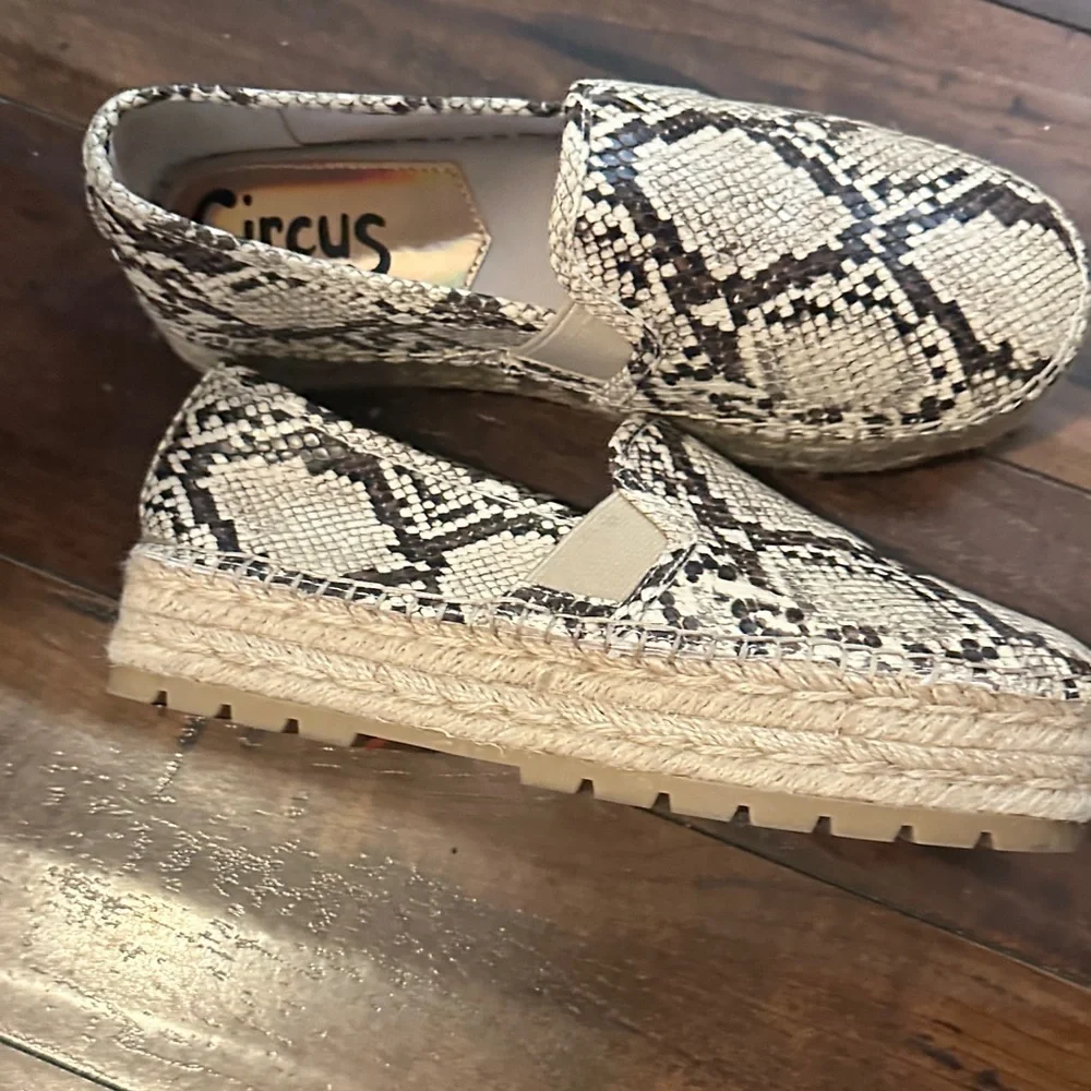 Circus by Sam Edelman espadrille animal print Snake Loafers